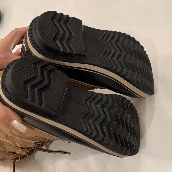 Sorel Tan and Black Winter Boots - Picture 6 of 11